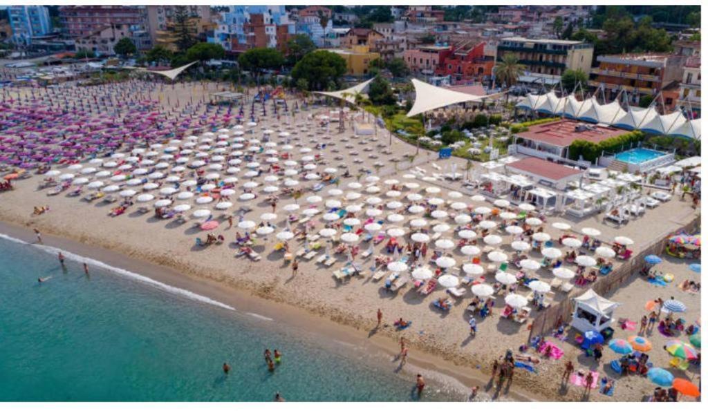 Naxos Sicilian Luxury Apartment จีอาร์ดีนี นักซอส ภายนอก รูปภาพ
