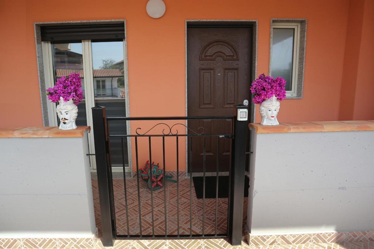 Naxos Sicilian Luxury Apartment จีอาร์ดีนี นักซอส ภายนอก รูปภาพ