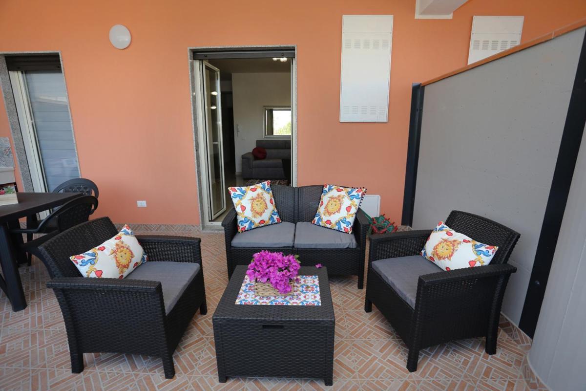 Naxos Sicilian Luxury Apartment จีอาร์ดีนี นักซอส ภายนอก รูปภาพ