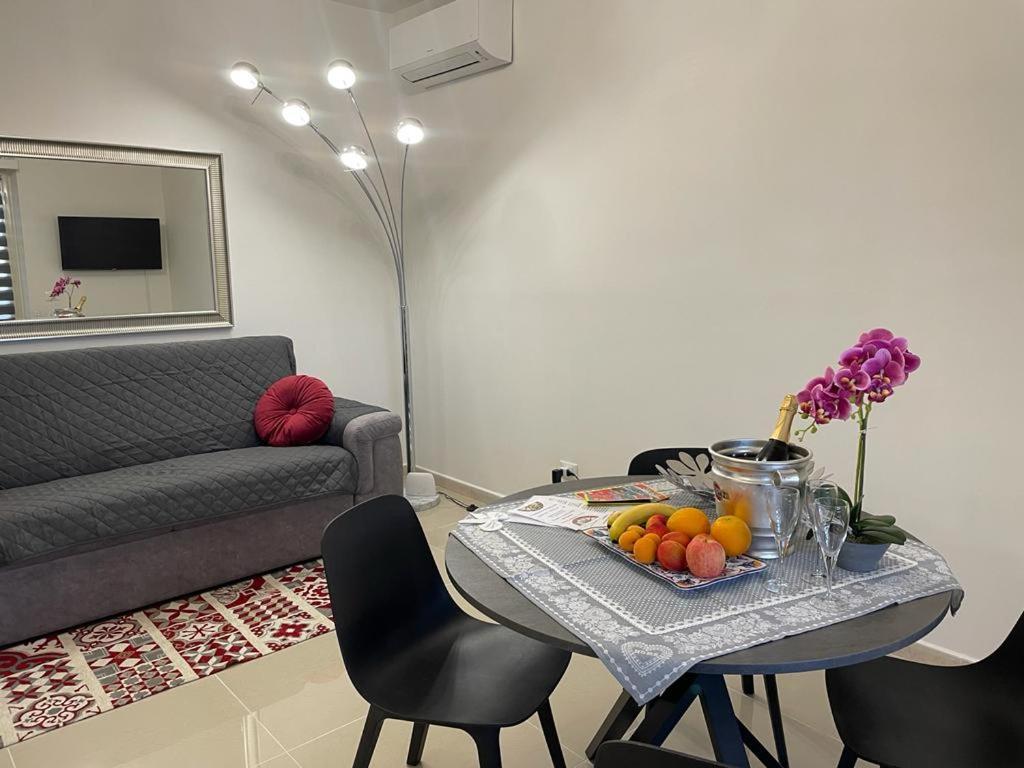 Naxos Sicilian Luxury Apartment จีอาร์ดีนี นักซอส ภายนอก รูปภาพ